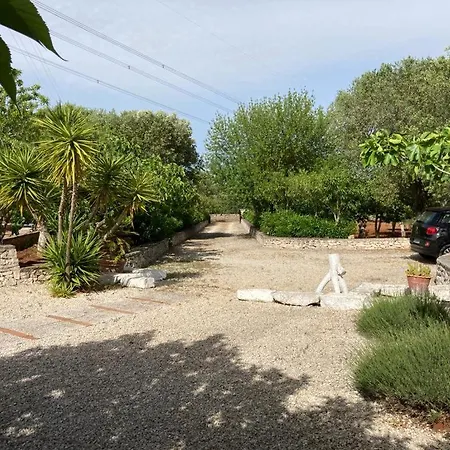Trullo In Valle D'itria 펜션 *